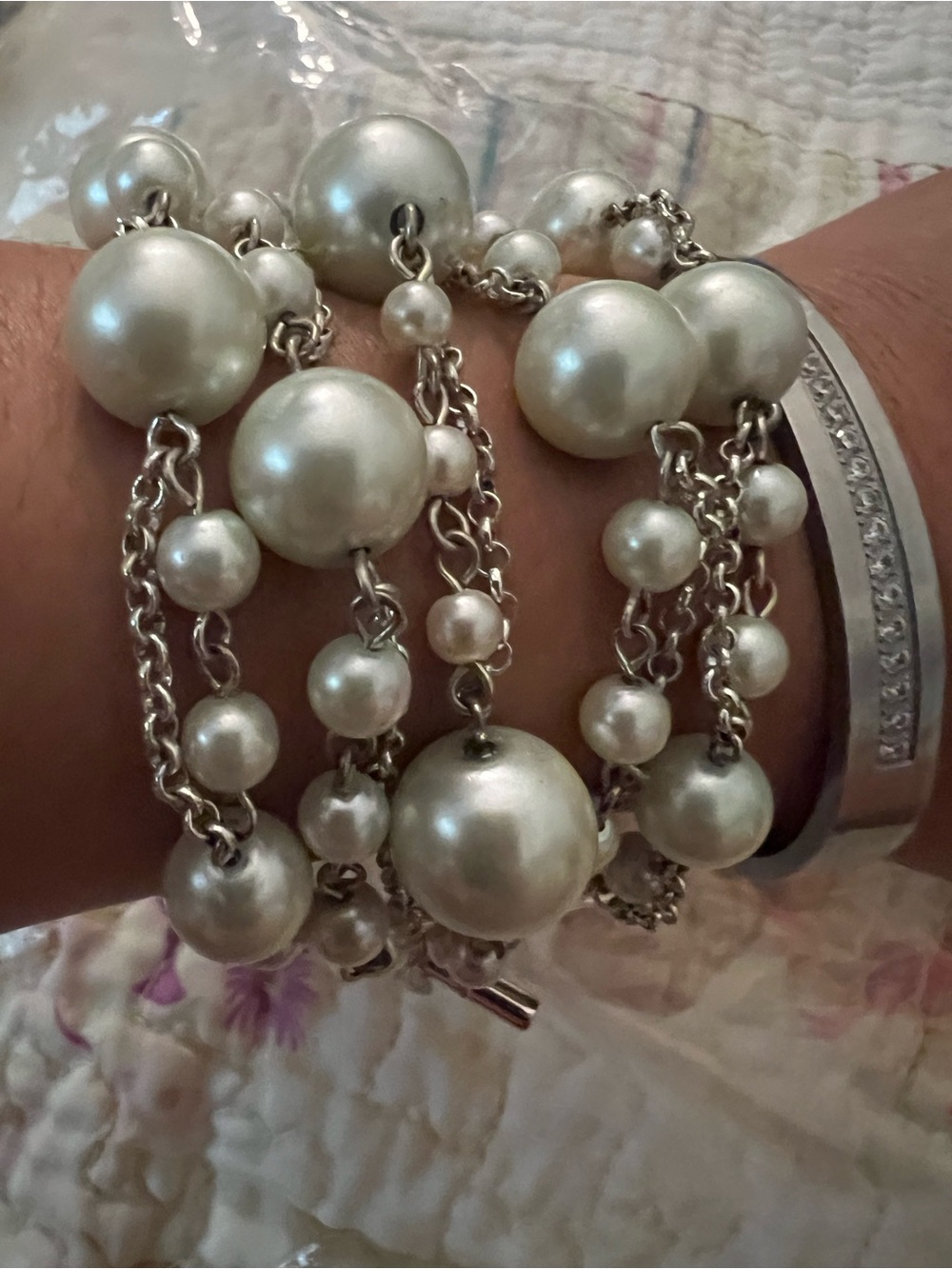 White House Black Market Silver-Tone Faux Pearl Multi-Strand Bracelet/NWOT !🌹🔥